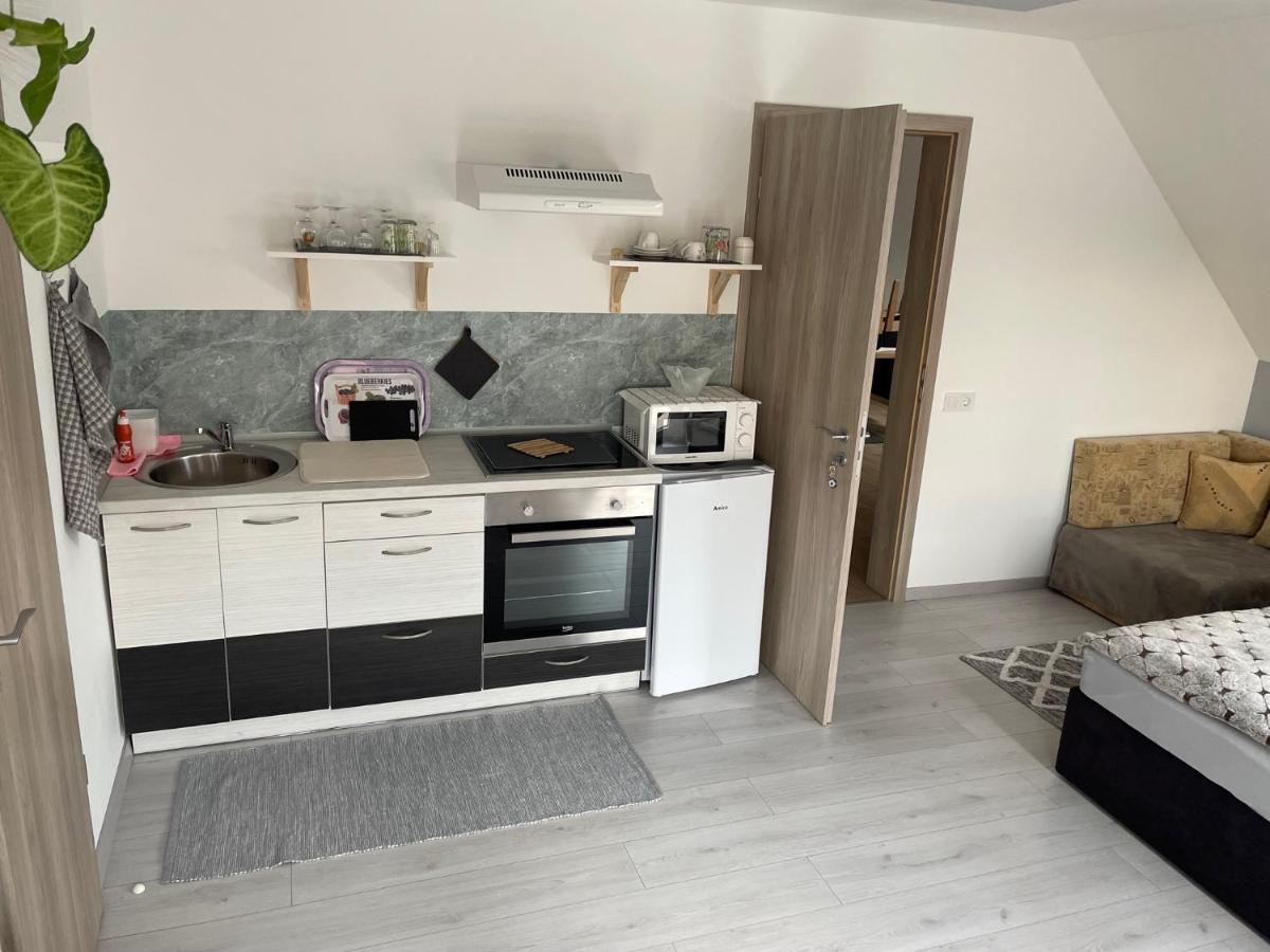Jasmin Apartment House Vonyarcvashegy Exteriör bild