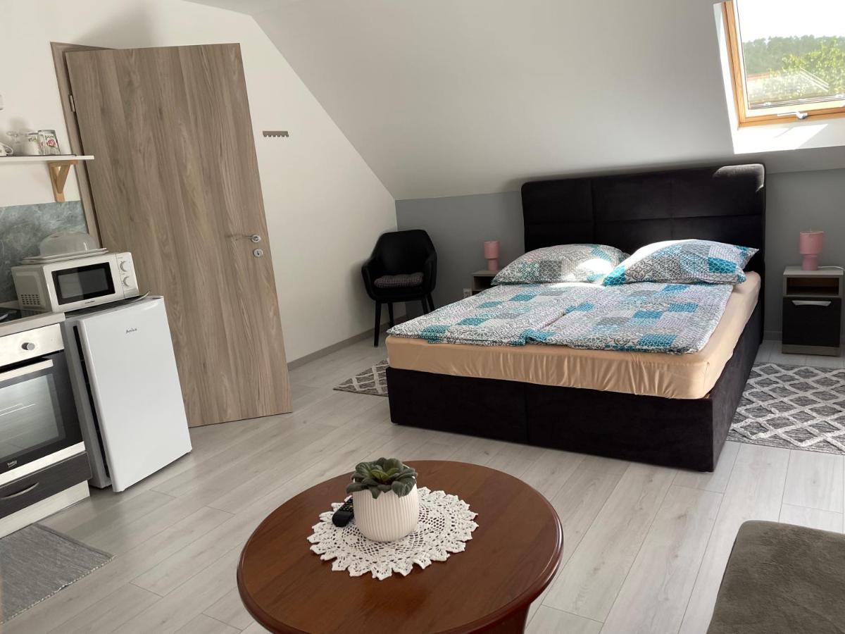 Jasmin Apartment House Vonyarcvashegy Exteriör bild